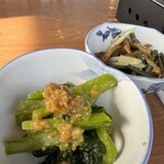 そば処 湧水 - 小松菜わさび味噌和えと山菜料理
