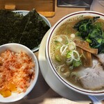 三三七 - 中華蕎麦、海苔増し、ほうれん草増し　ニンニク豆板醤ライス