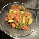 焼肉 泰 - アボガドトマト