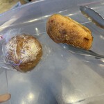 ベーカリーバカンス - 左バカンスミニ右シナモンロールバカンス