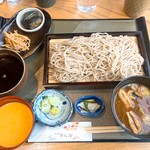 和kitchen かんな - ピリ辛ごまだれ付き 二色蕎麦（1,000円）