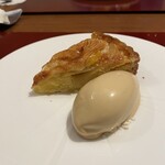 ラトリエ ド ルキャン - 紅玉のアップルパイとキャラメルアイスクリーム