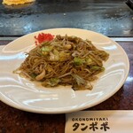 お好み焼き タンポポ - できたてアツアツのイカ焼きそば