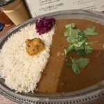 よすが舎 - 「週替り 」チェティナード風牛すじカレー 、ライス大盛り