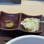 長男、もんたいちお - 今日は柚子胡椒（苦手、しょっぱーだから）とネギ（大好き）今度柚子胡椒は麺にダイレクト攻撃してみよっかなぁ？