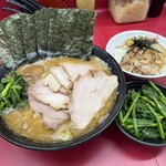 ラーメン 杉田家 - 集結！うんまそぉ〜！