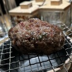 飯場 酒場 ニクノカタマリ - 都度、卓上の網におかわりを乗せてくれます