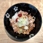 ラーメン 野良裏家 - 半肉ごはん200円