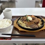 うえすたん - 料理写真:ベルを貰って暫く待つとベルが鳴り注文したビーフバター焼きセット１３２０円の出来上がりです。