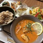 月下老 - 一汁三菜ランチ　週替りスープ、ブラジルのムケッカ