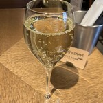 SMOKE DOOR - フリーフロー１Ｈ釣果: 泡３杯、ワイン赤白各１、カクテル２種、コーヒー