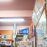 味楽 - 壁にはサイン色紙が並んでいます。