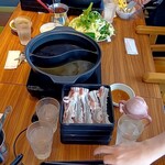 しゃぶ葉 - いつも2つ鍋です！4つ鍋もあります！