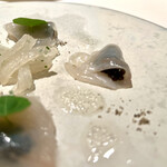 レストラン オオツ - いわき梅田水産トラフグてっさフランス産キャヴィア包み てっぴ青柚子ヴィネグレット