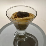 レストラン オオツ - ﻿◆トリュフのパフェ（カスタードクリーム、トリュフアイスクリーム、胡桃のキャラメリゼ、シャンパンのゼリー）