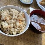 浜英水産 - 牡蠣飯、牡蠣の味噌汁