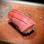たかおか - 中トロ。文句なく旨い！美しさも最高な一貫。鮪って、こんな味だったと思い出しては感動。