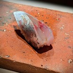 浜金谷の鯵。香りが凄い！どんなに舌で探っても生臭さのかけらもありません。見ても食べても芸術品。2/3でｺﾞﾒﾝﾅｻｲ。