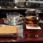 エクセルシオールカフェ - 料理写真:■ダージリンティーＲ¥450
■パウンドケーキアールグレイ¥260