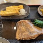 からすやま食堂 - カレイと出汁巻き玉子