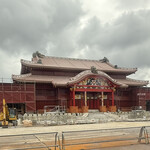 ズートンズ - 復旧工事中の首里城正殿　完成は10月