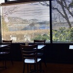 クアアイナ - 店内からの外の光景