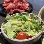 飛騨牛焼肉・韓国料理 丸明 - サラダも美味しい