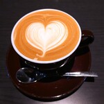 三日月氷菓店 - ハートをラテアートしてもらったカフェラテ〜!!( ^o^)ﾉ