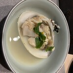 神楽坂 寿司 こんこん - 特大ハマグリの酒蒸し