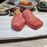 焼肉縁 - 名物：生タンぶりあん