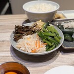 焼肉縁 - ナムル盛り