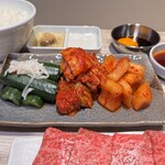 焼肉縁 - キムチ盛り