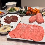 焼肉縁 - 名物：中とろロース