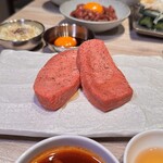 焼肉縁 - 名物：生タンぶりあん