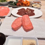 焼肉縁 - 名物：生タンぶりあん