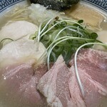 麺匠 ようすけ - はまぐり鶏白湯そばアップ