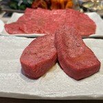 焼肉縁 - 名物：生タンぶりあん