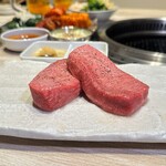 焼肉縁 - 名物：生タンぶりあん