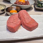 焼肉縁 吉祥寺総本店 - 名物：生タンぶりあん