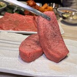 焼肉縁 - 名物：生タンぶりあん