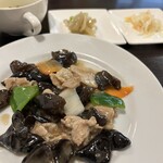 味包 - 日替わり（キクラゲと豚肉炒め）