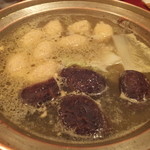 鳥つね自然洞 - たたきと修善寺のしいたけ