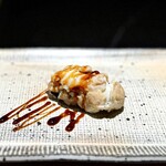 鮨 西崎 - この穴子、驚異的な美味しさ！
      人生でも1、2を争うぐらいだと思う。ふかふかで、炊き加減も穴子の味の乗りも最高ですよ♪