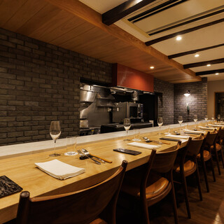 坪庭を望む、京風情漂う穏やかな空間で特別なひとときを