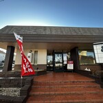 資さんうどん - 店舗の佇まいはファミリーレストラン