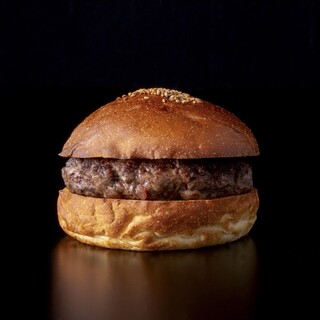 和牛100％のビーフパティが主役。素材を慈しむハンバーガー
