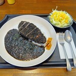 竹炭熟成とんかつ アバンティ - 特製竹炭ブラックカツカレー(ご飯少なめ)