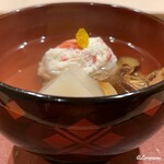 御料理 寺沢 - 越前ガニの蟹真薯と蕪と天然榎茸の椀物