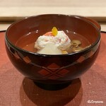 御料理 寺沢 - 越前ガニの蟹真薯と蕪と天然榎茸の椀物