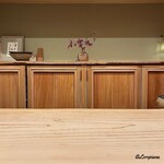 御料理 寺沢 - カウンターの雰囲気